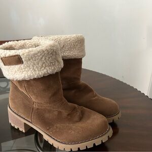 Women's Brown Shearling-Lined Boots